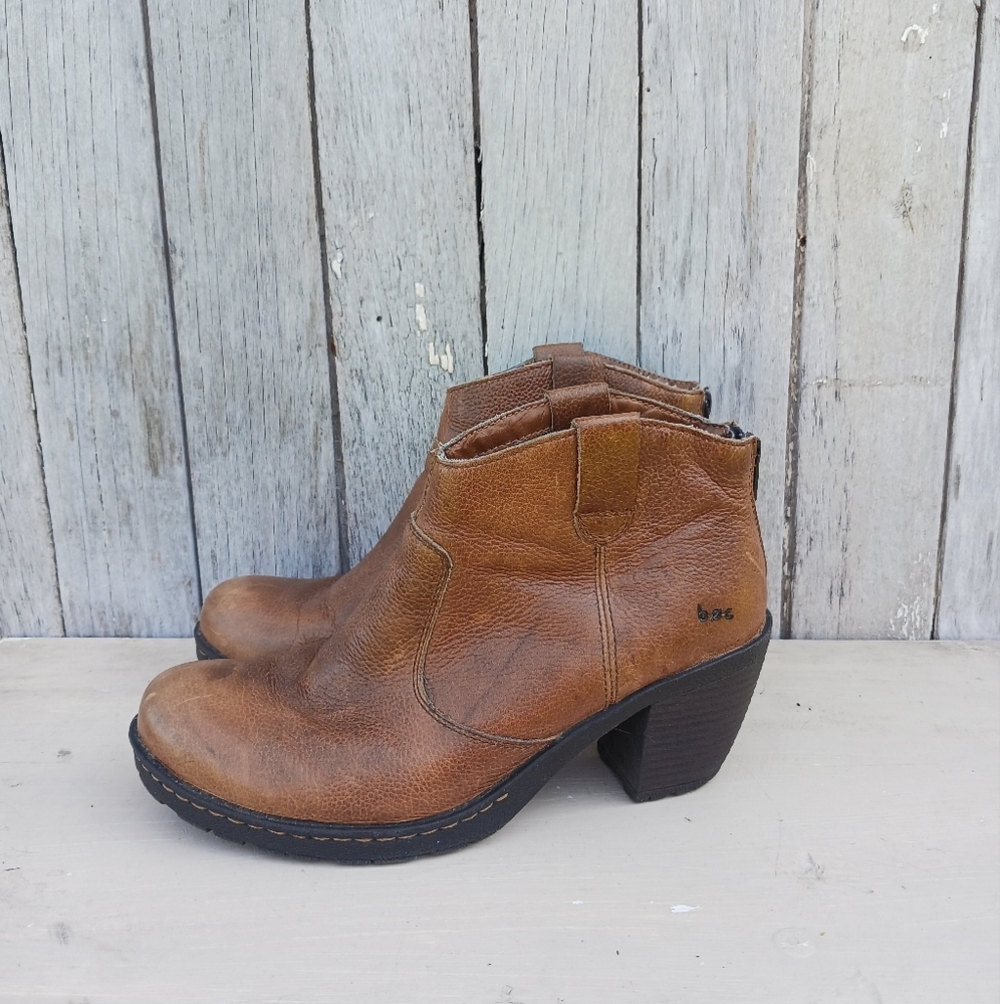B.O.C Born Brown Leather Ankle Boot Back Zip Closure Womens Sz 9.5